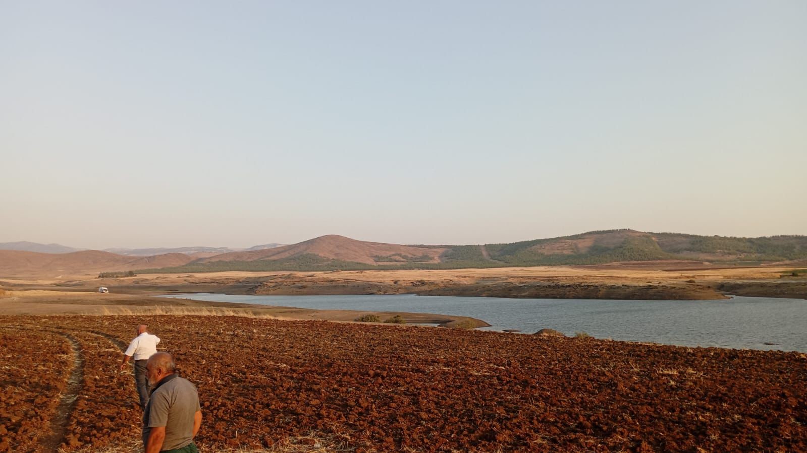 Serinlemek İçin Gölete Giren Baba Kız Kayboldu