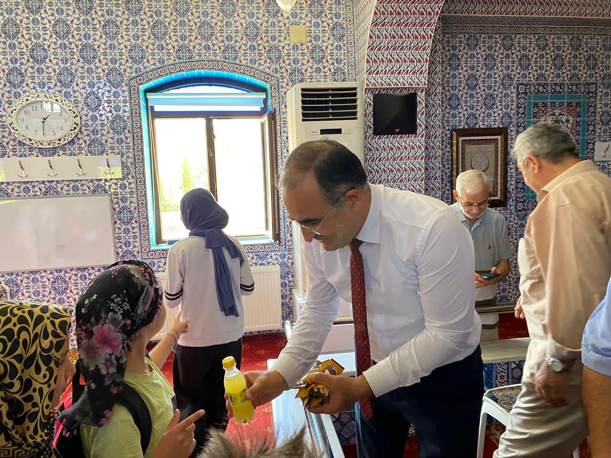 Hasan Amca Çocukları Mutlu Etti