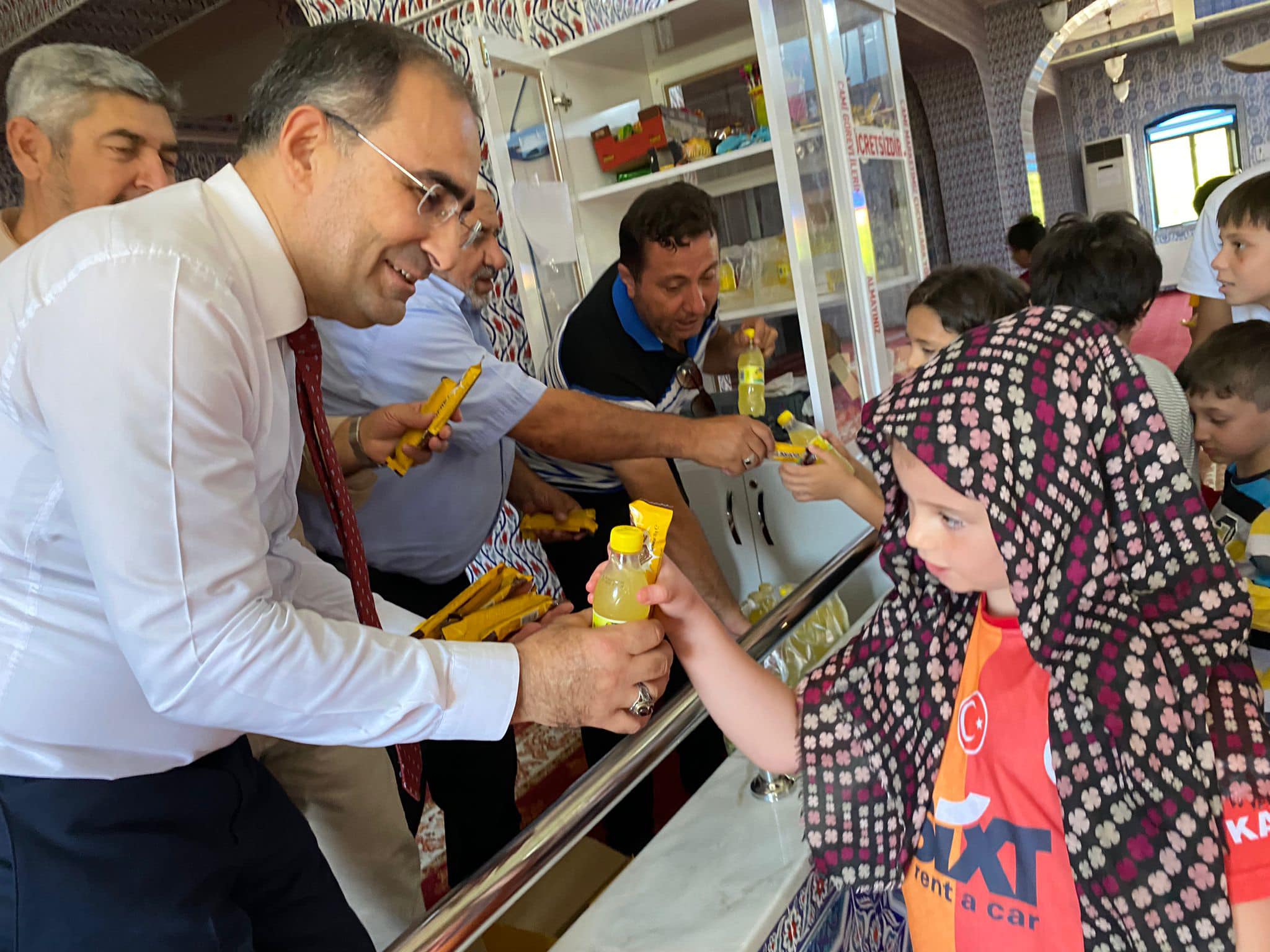 Hasan Amca Çocukları Mutlu Etti
