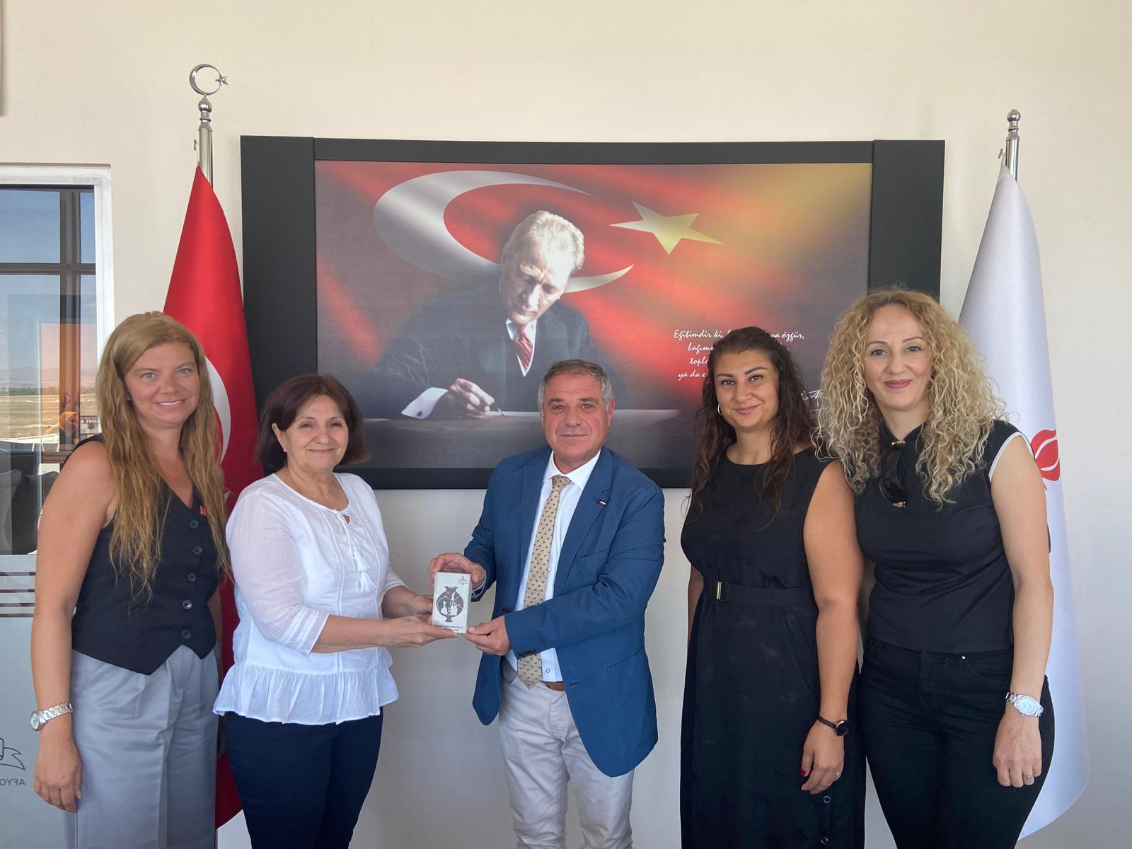 CHP AFYON İL KADIN KOLLARI'NDAN AFYON EĞİTİM VAKFI'NA ZİYARET