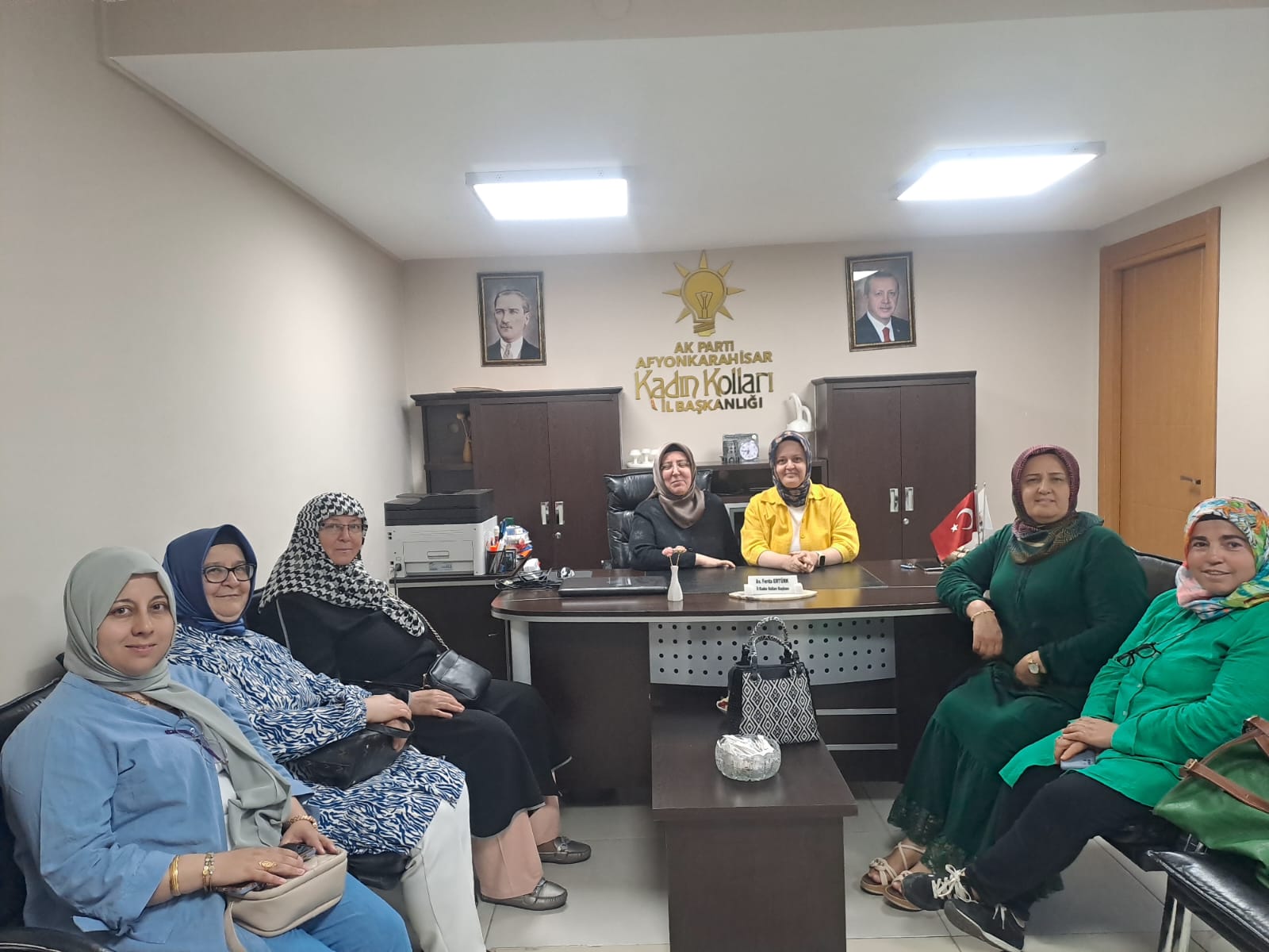 AK Kadınlar Dava Nöbetinde