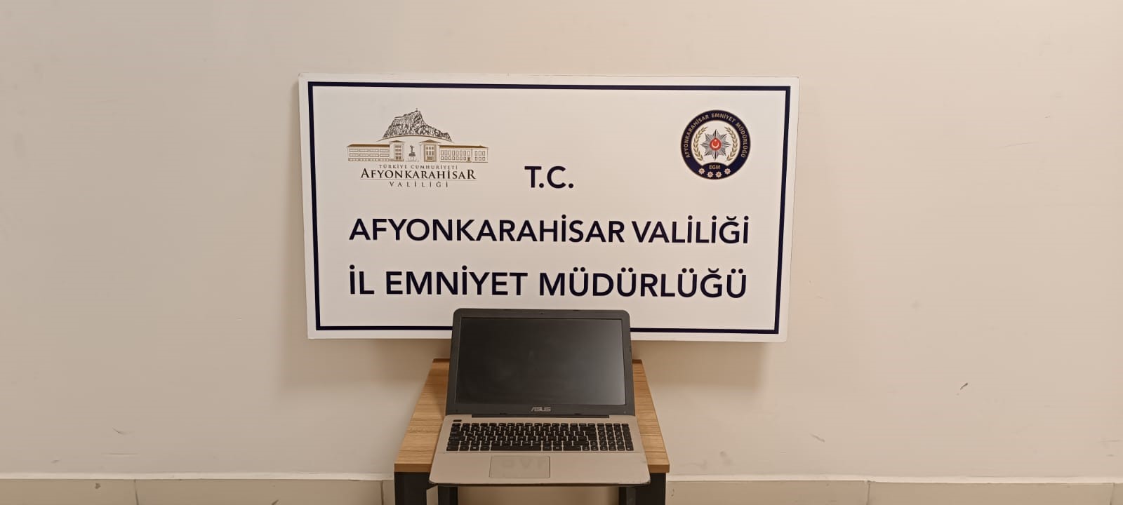 3 İŞ YERİNİ SOYAN ŞAHSI POLİS YAKALADI