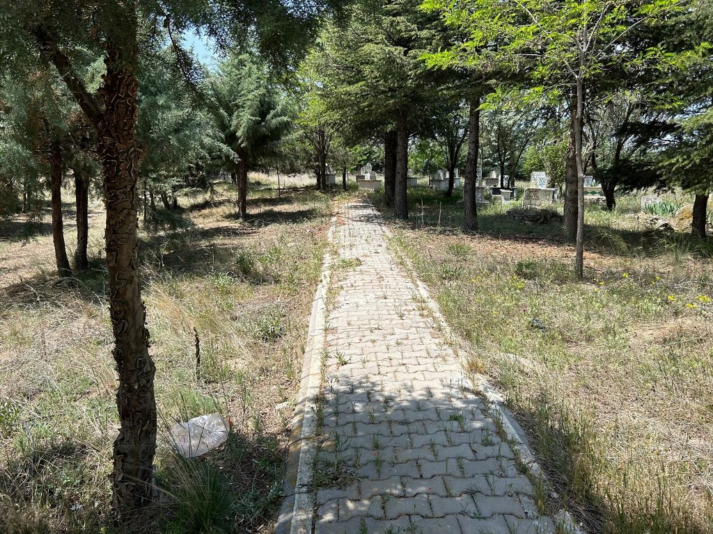 YARIMCA KÖYÜ MEZARLIĞINDA KAPSAMLI TEMİZLİK