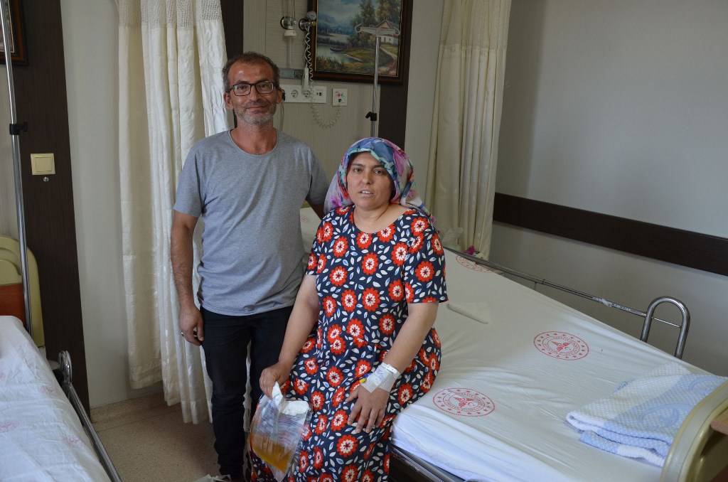 MESANESİNDEN 1 KİLOGRAMLIK TAŞ ÇIKARILDI