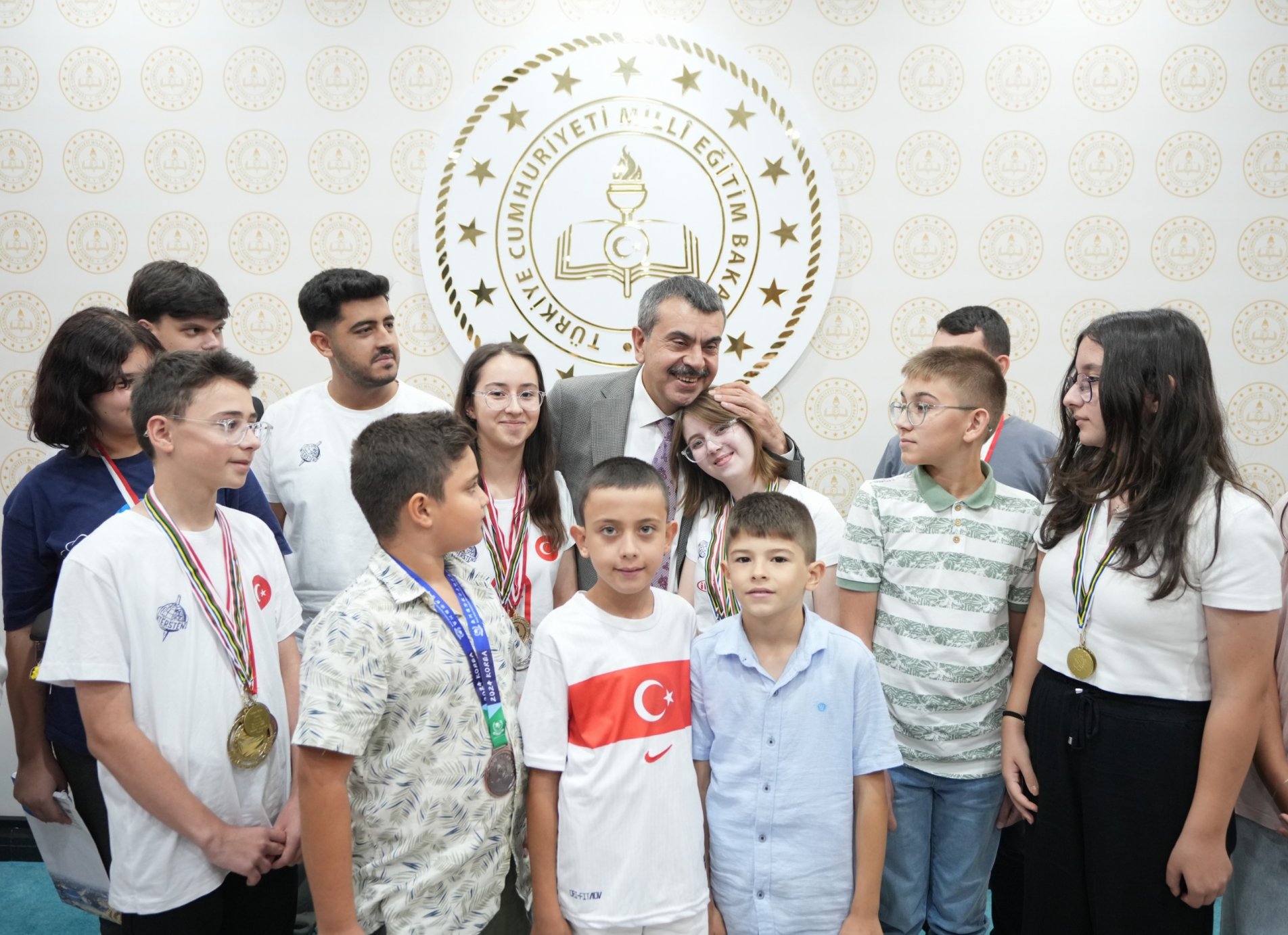 Afyon’un Gurur Kaynağı Öğrenciler Bakan Tekinle Bir Araya Geldi