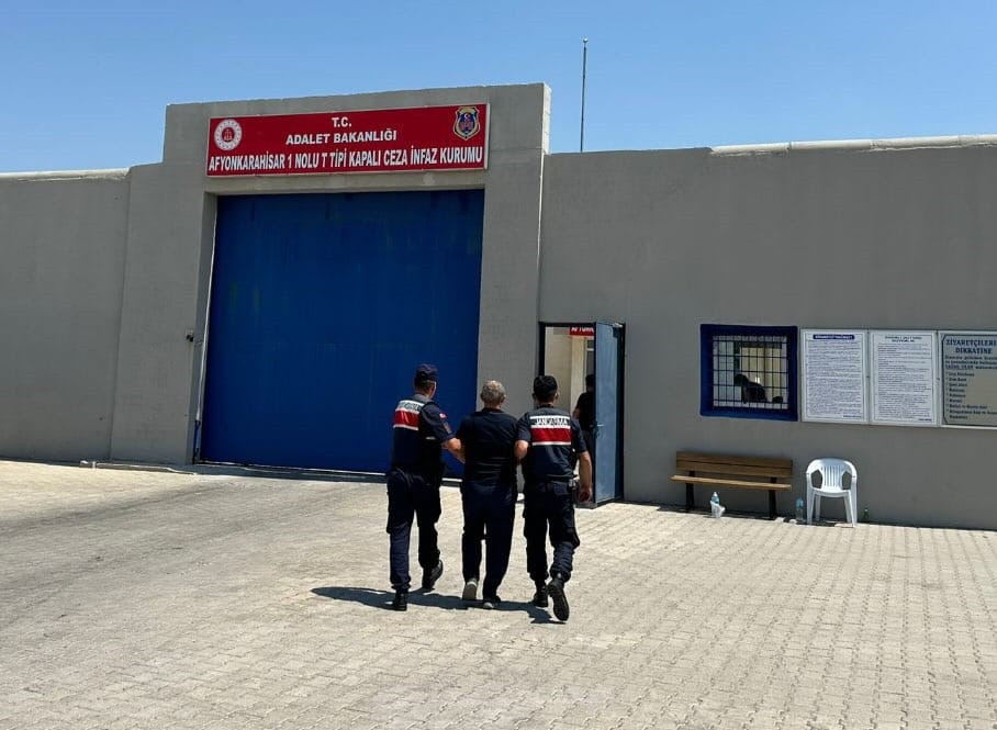 FETÖ’ye Üye Olma Suçundan Aranan Şahsı Jandarma Yakaladı
