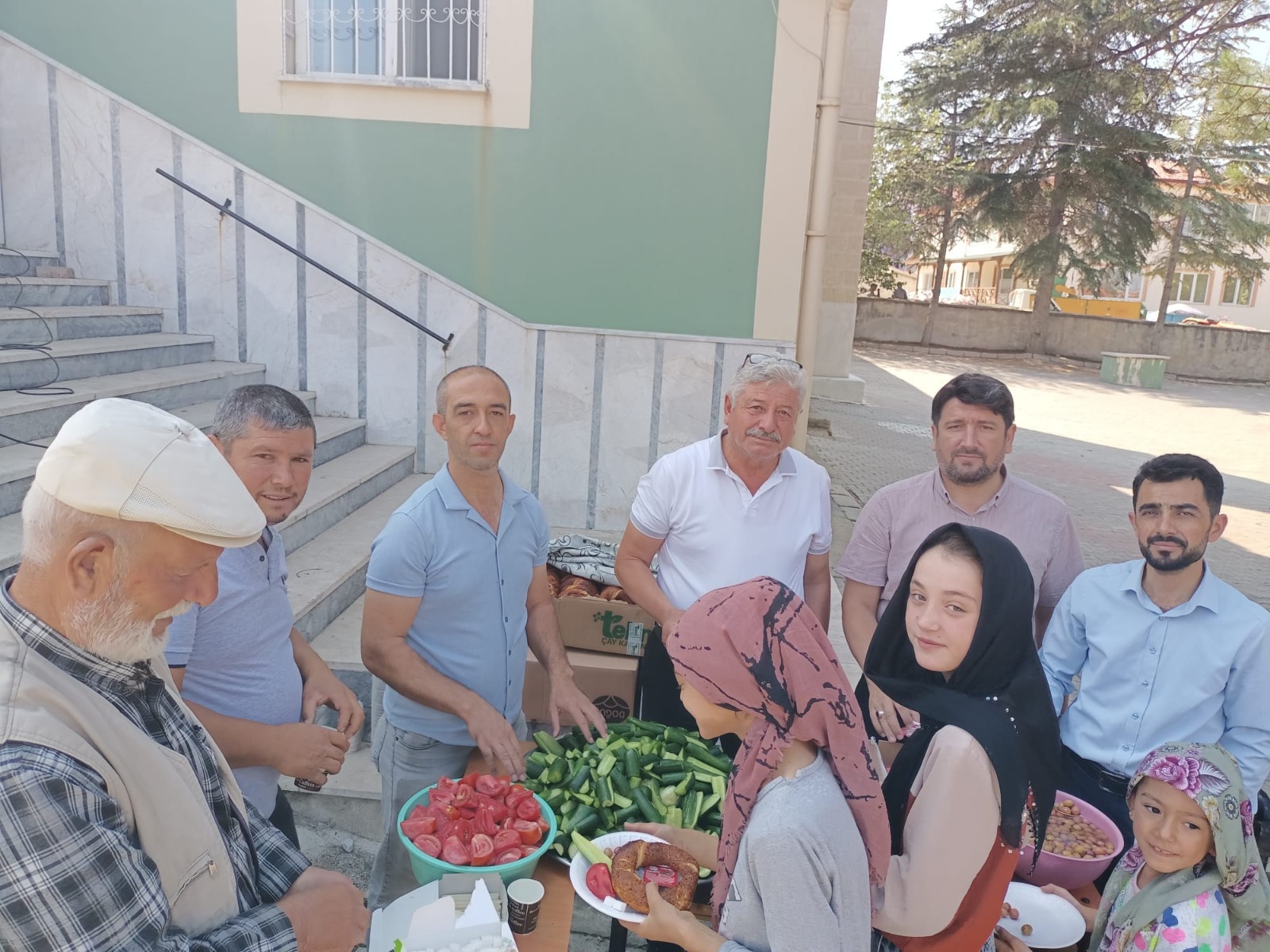 YAZ KUR'AN KURSU ÖĞRENCİLERİNE KAHVALTI ETKİNLİĞİ DÜZENLENDİ