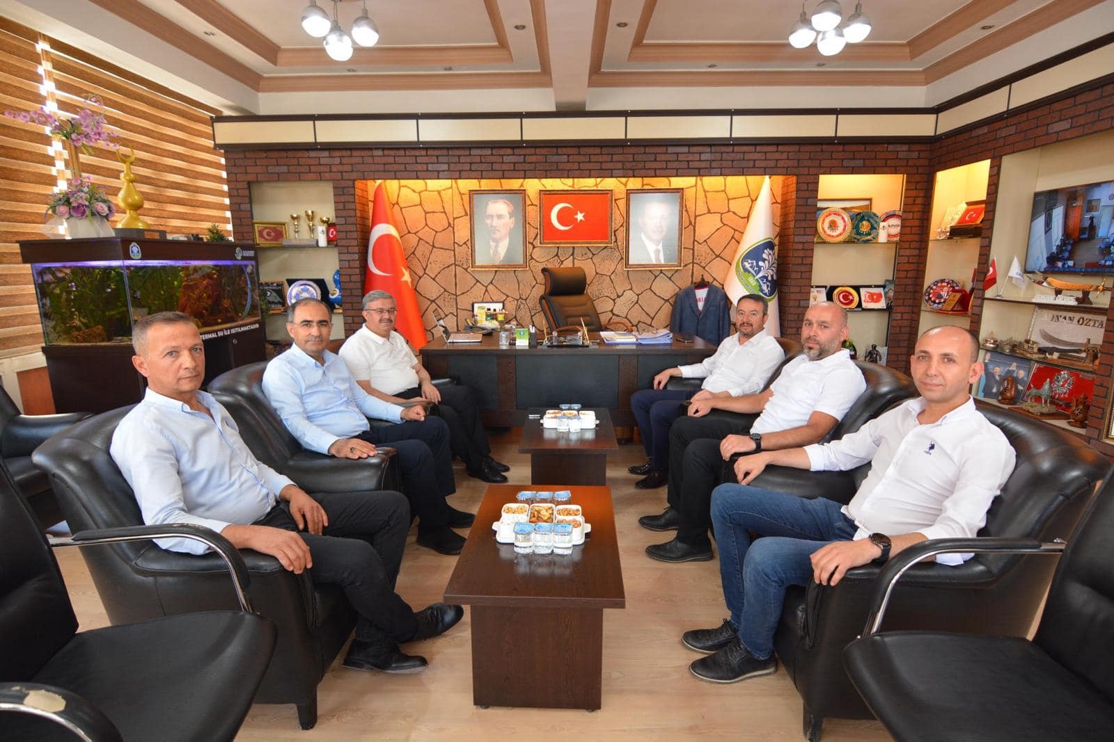 AK PARTİ MİLLETVEKİLLERİ BAŞKAN ÖZTAŞ'I ZİYARET ETTİ