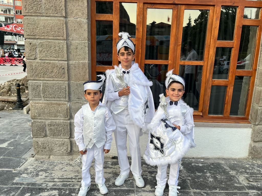 AFYONKARAHİSAR'DA SÜNNET ŞÖLENİ COŞKUYLA BAŞLADI