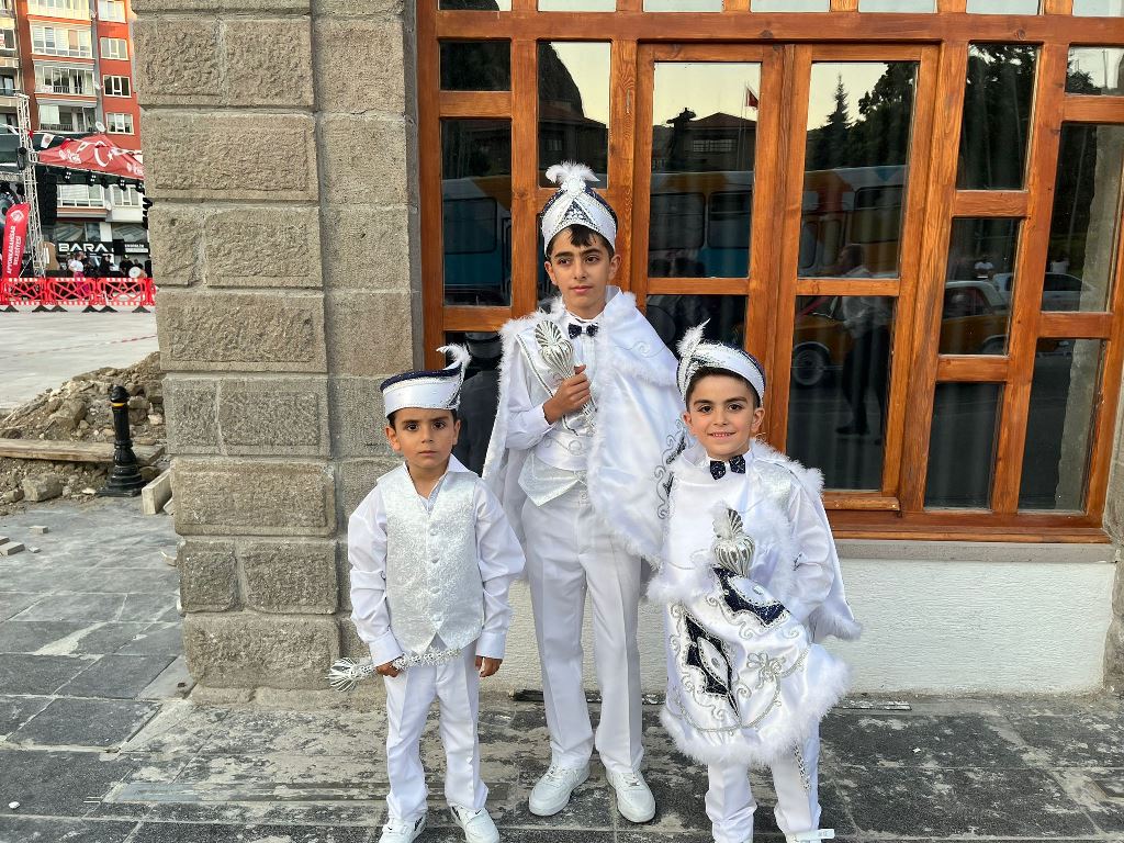 AFYONKARAHİSAR'DA SÜNNET ŞÖLENİ COŞKUYLA BAŞLADI