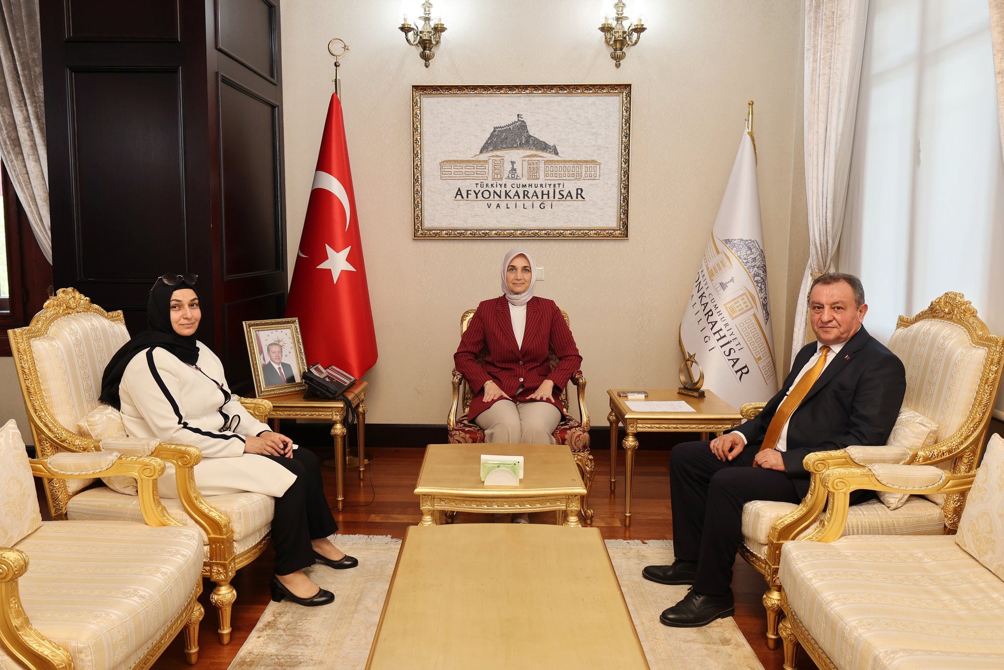 Vali Yiğitbaşı, Gömü Belediye Başkanı Ramazan Eryıldız'ı Makamında Ağırladı