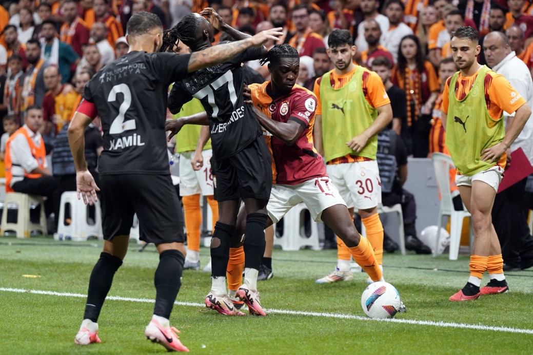 Son Şampiyon Kabustan 90'da Uyandı!  Hatayspor'u 2-1 mağlup etti
