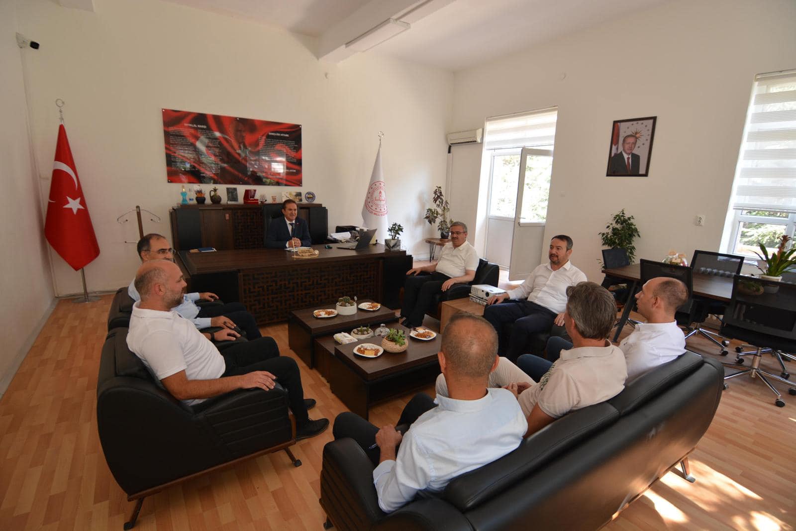AK PARTİLİ VEKİLLERDEN  MÜDÜR EROĞLU'NA ZİYARET