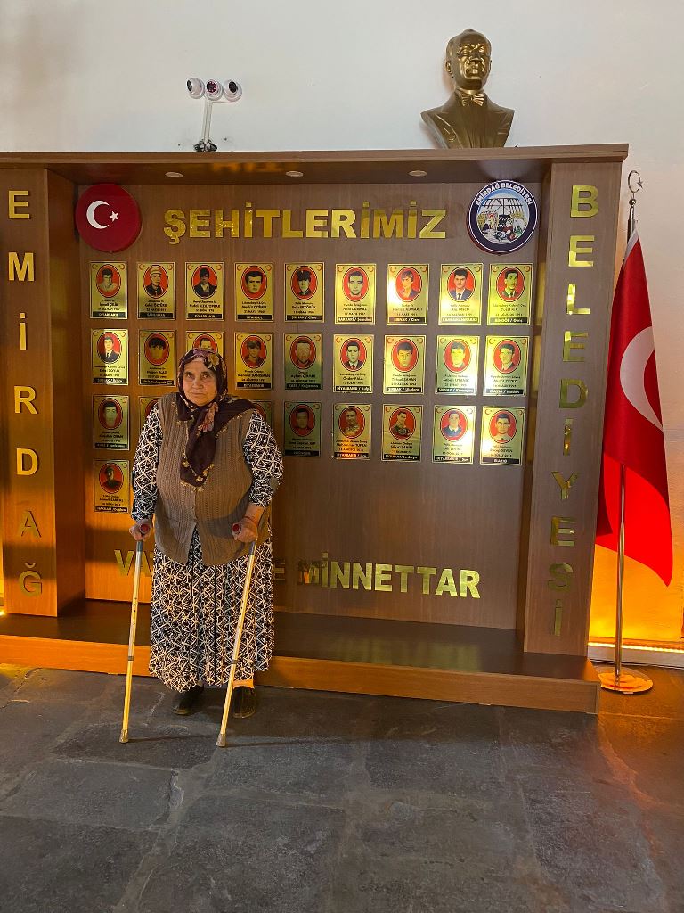 ŞEHİT ANNESİ GÖZYAŞLARINA HAKİM OLAMADI