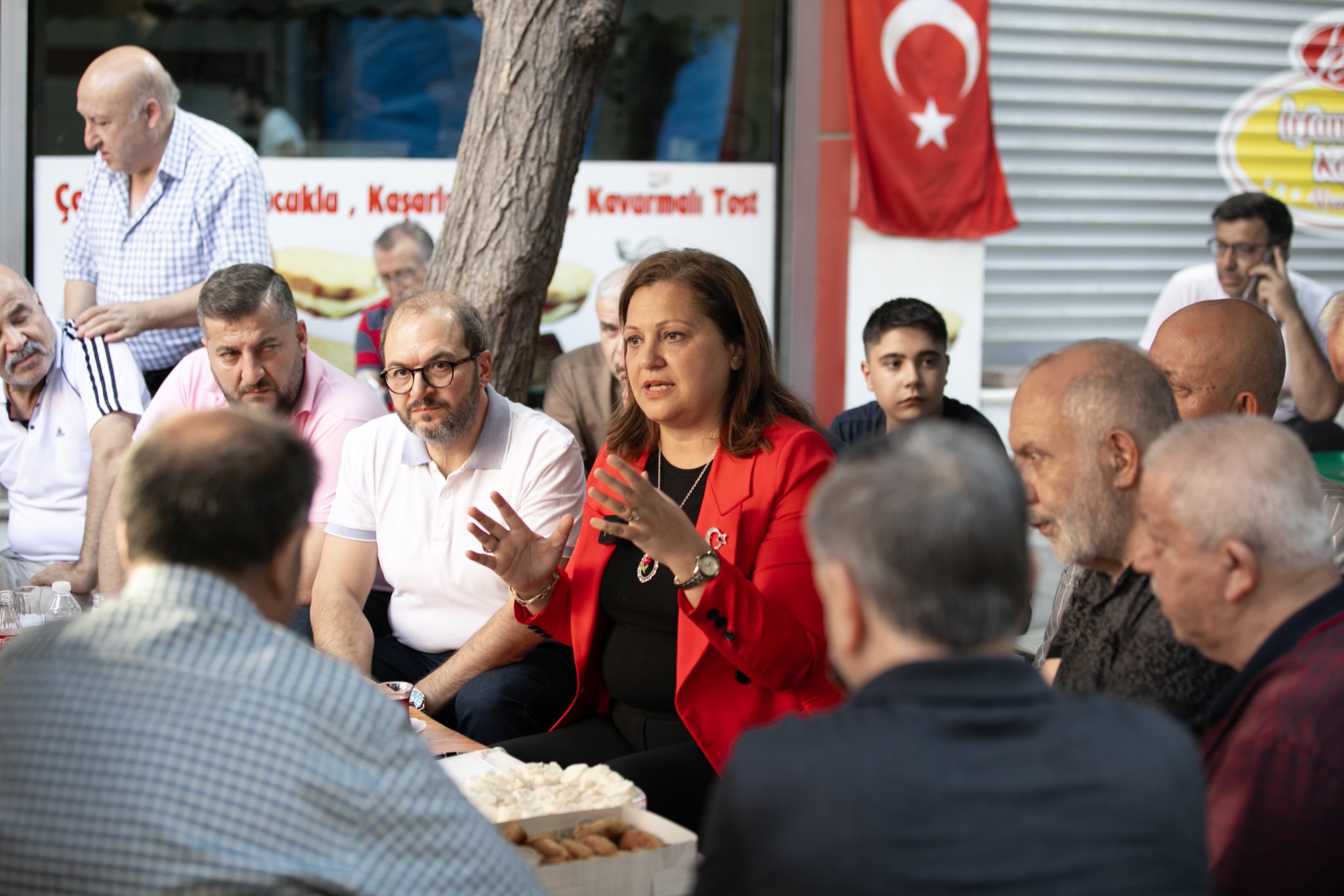 Topuklu Efe Şehri Karış Karış Geziyor Vatandaşın Taleplerini Dinliyor