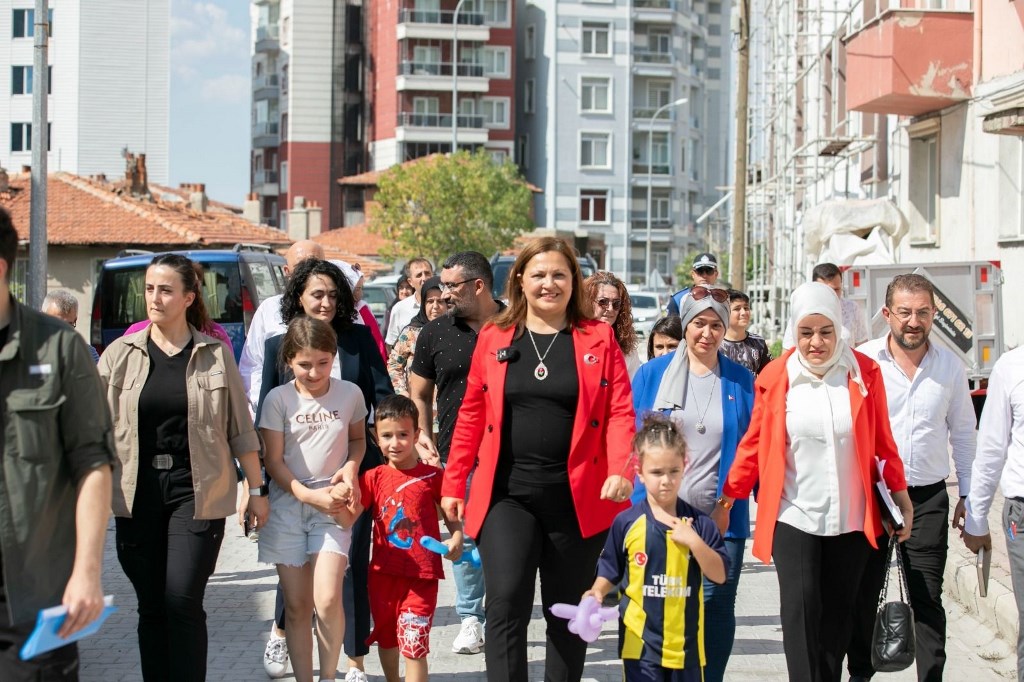ÇOCUKLUĞUNUN GEÇTİĞİ MAHALLEYE BELEDİYE BAŞKANI OLARAK GİTTİ