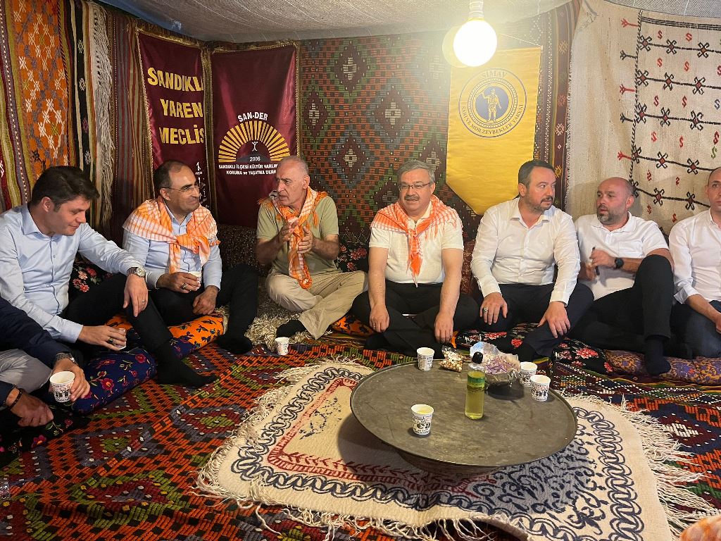 AK PARTİ MİLLETVEKİLLERİ SANDIKLI'DA TEMASLARDA BULUNDU