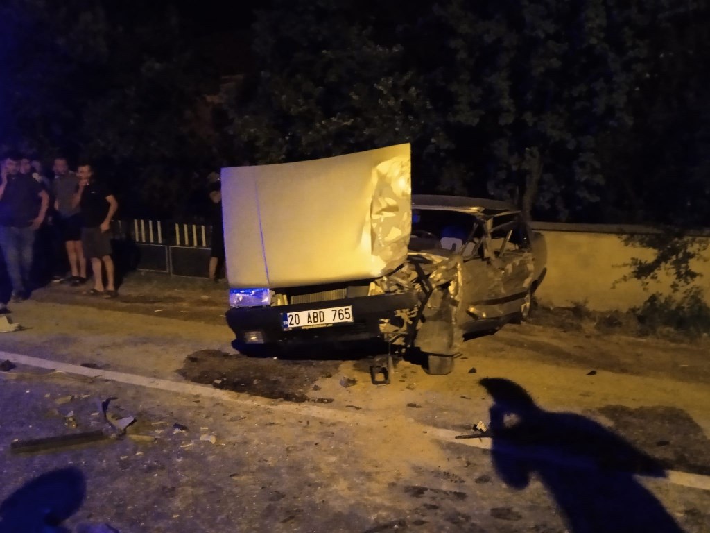 KAZA YAPAN OTOMOBİLLERE TIR ÇARPTI: 1 ÖLÜ, 1 YARALI
