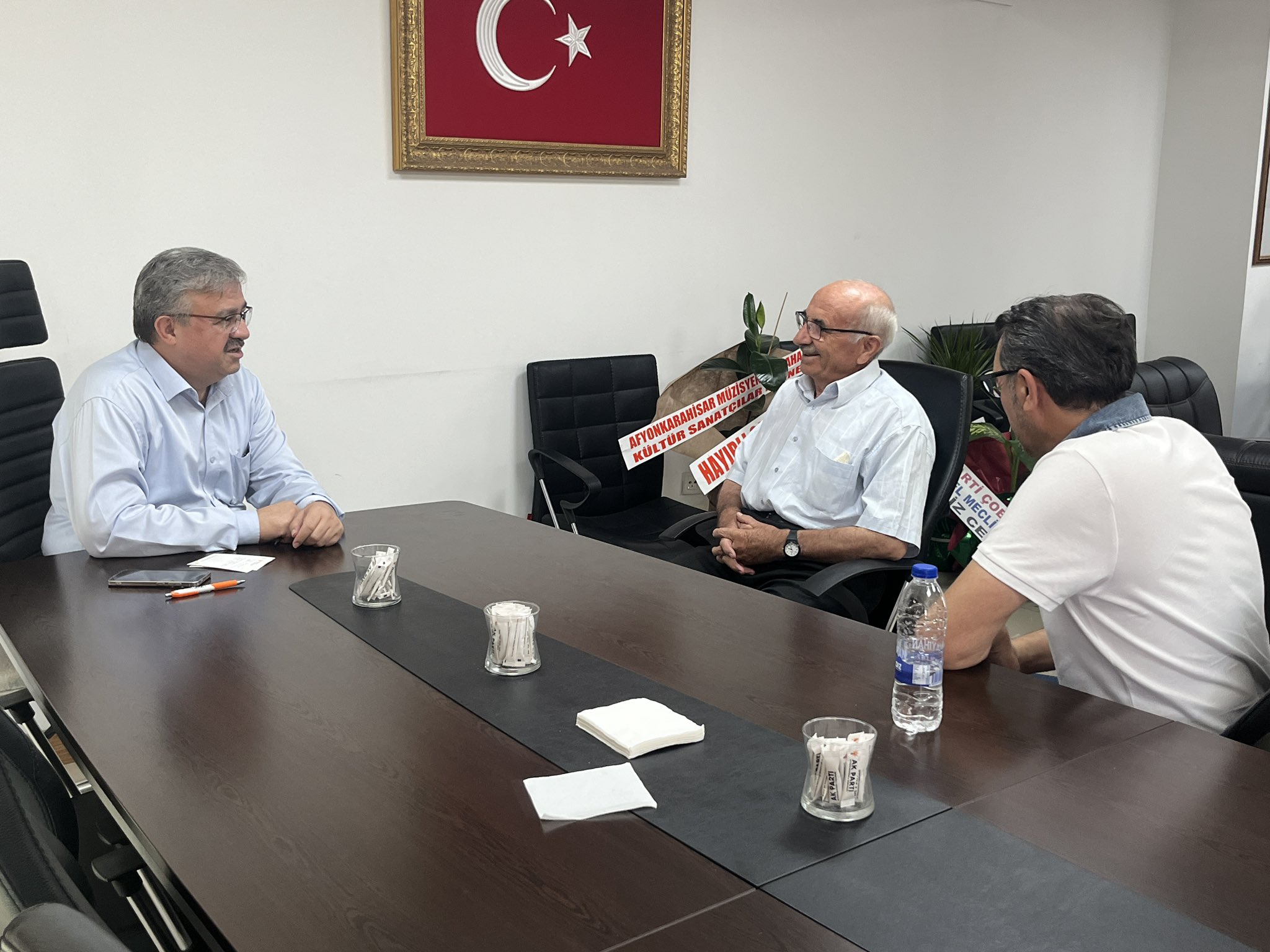 AK Partili Vekil Vatandaşa Ulaşılabilirlikte Takdir Topladı