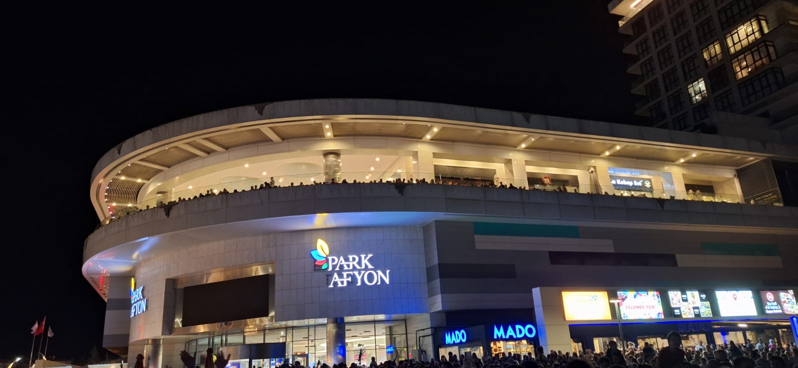 Yonca Evcimik Afyonkarahisarlılara Nostaljik Bir Gece Yaşattı