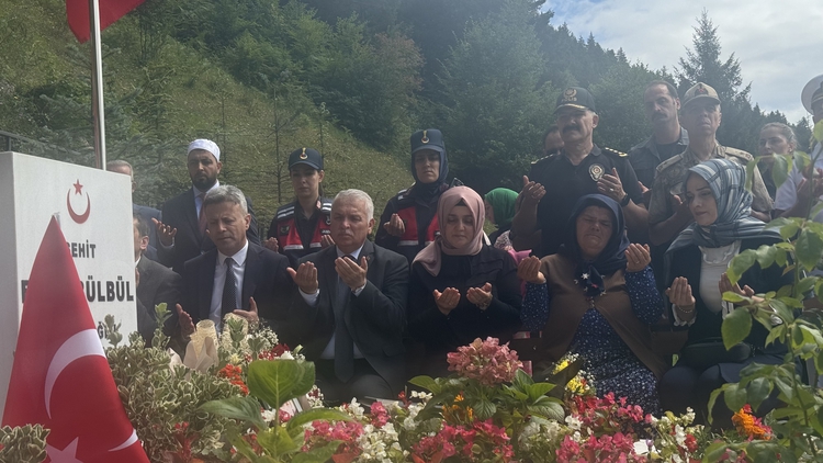 Şehit Eren Bülbül Şehadetinin 7'nci Yılında Mezarı Başında Anıldı