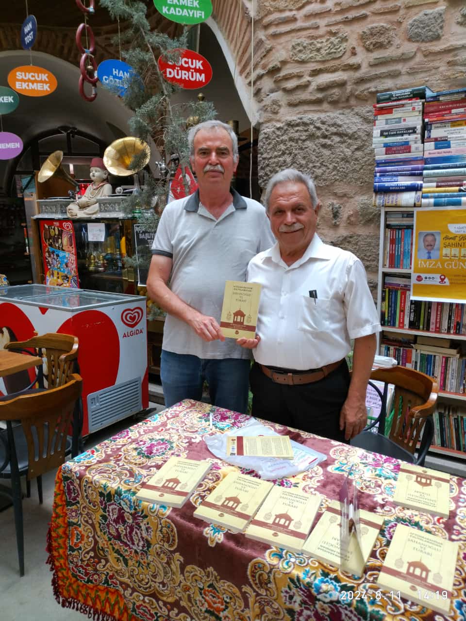 Eğitimci-Yazar Şahintepe, Yeni Kitabı 'Şahanoğlu Ve Turabi'yi Kitapseverlerle Buluşturdu