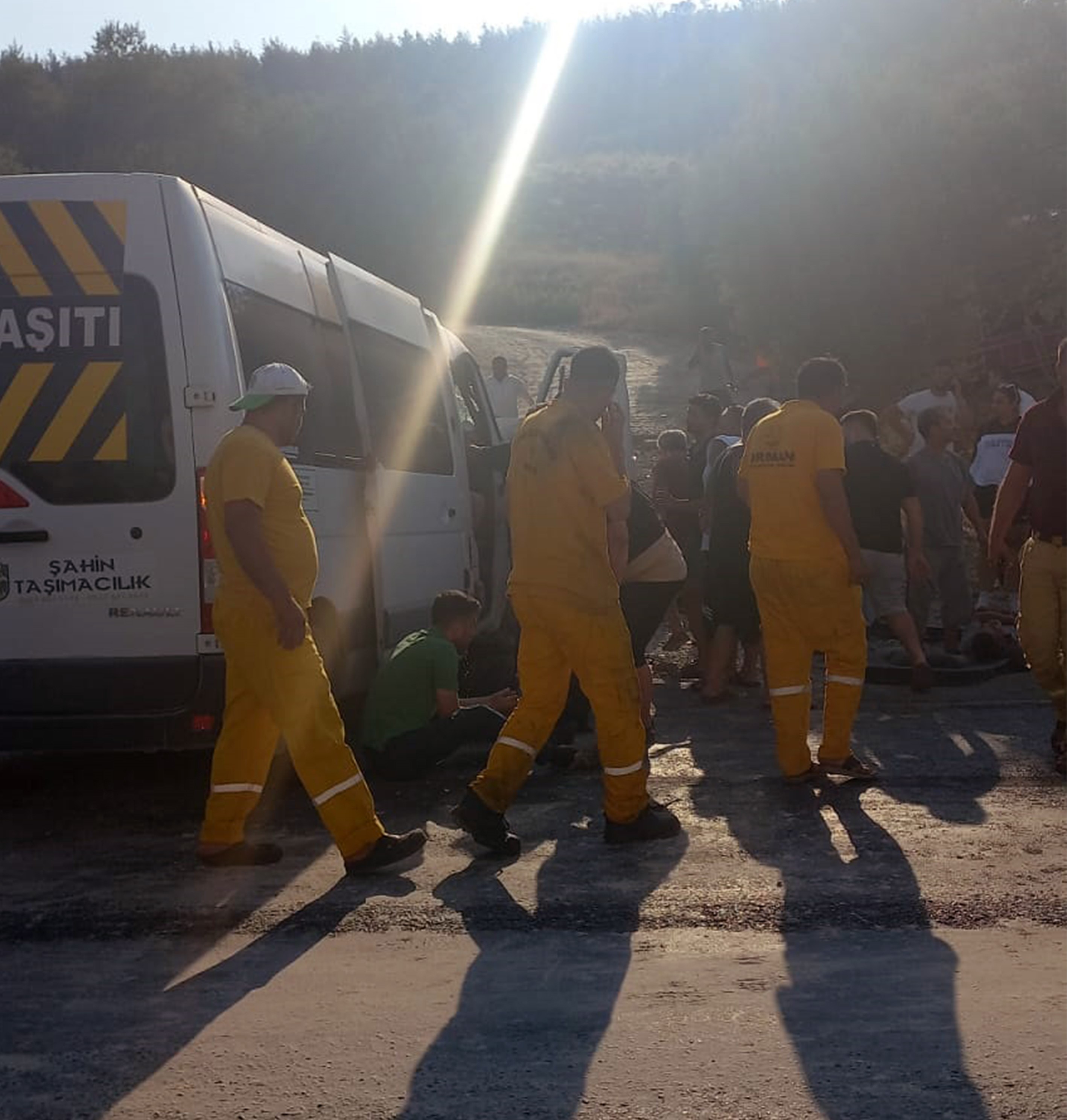 Kazada Çok Sayıda Yaralı Var: Yangından dönen itfaiye aracı servis minibüsü ile çarpıştı