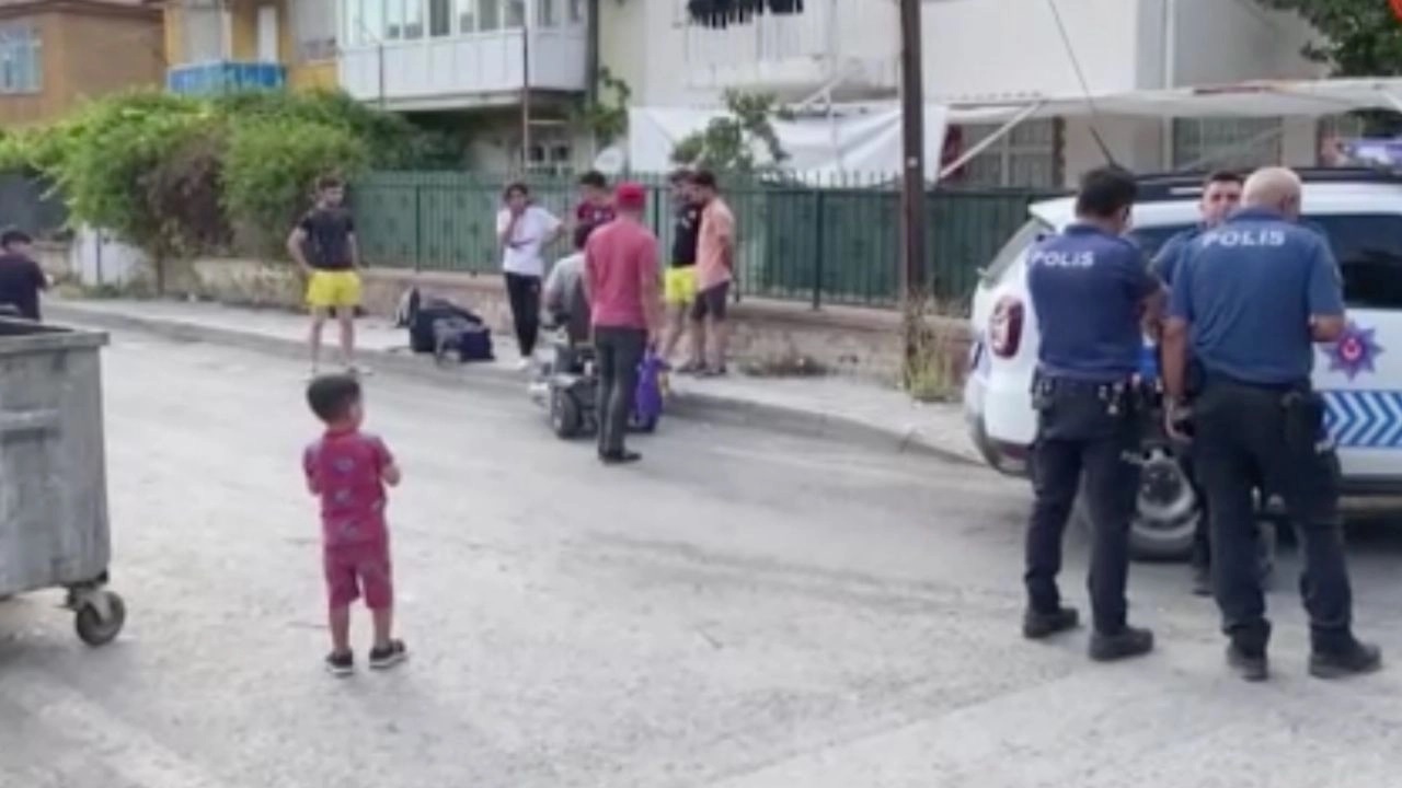 Evden Ayrılmak İsteyen Eşini Sokak Ortasında Bıçakladı