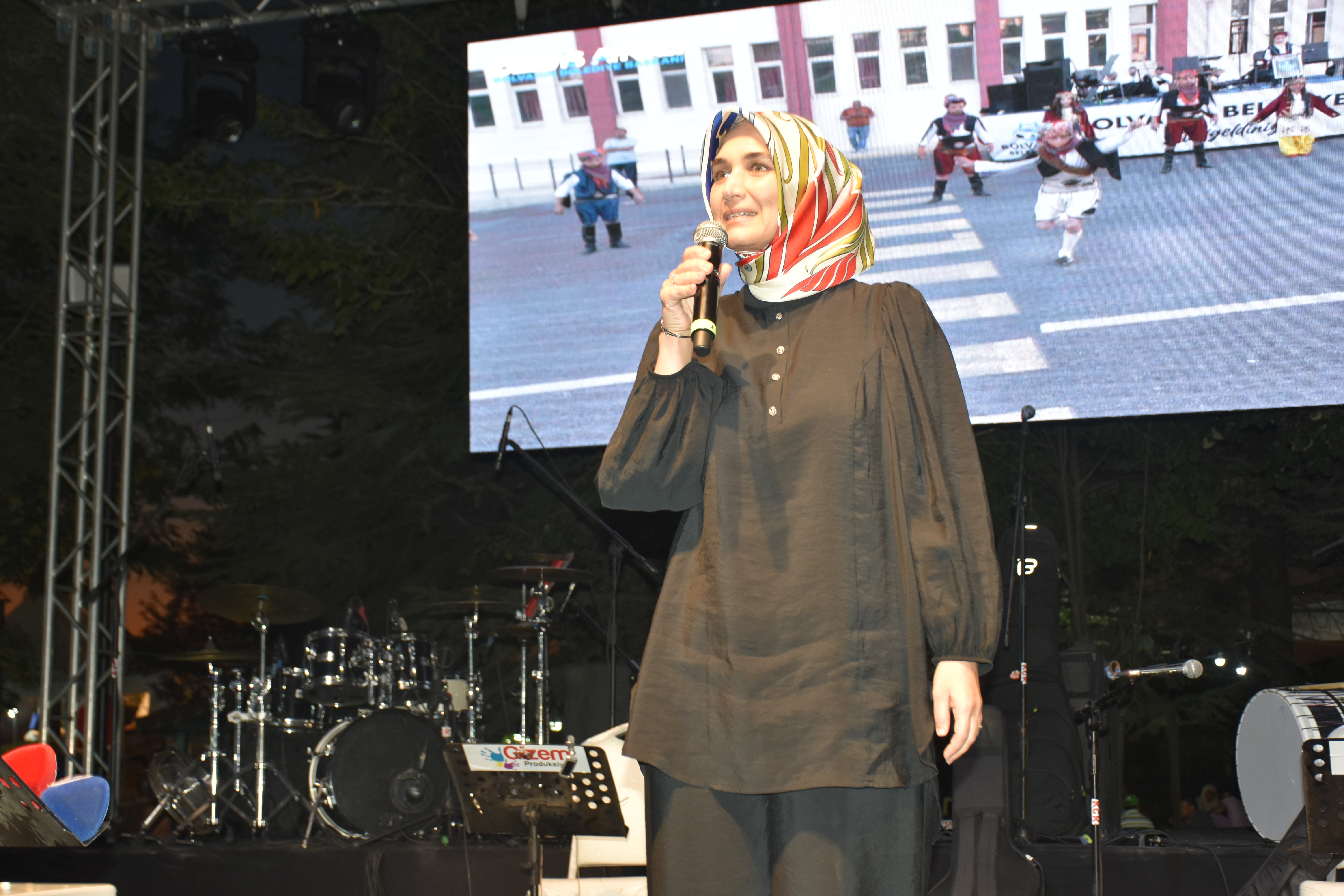 Sanatçı Öykü Gürman Afyonkarahisar'da Konser Verdi