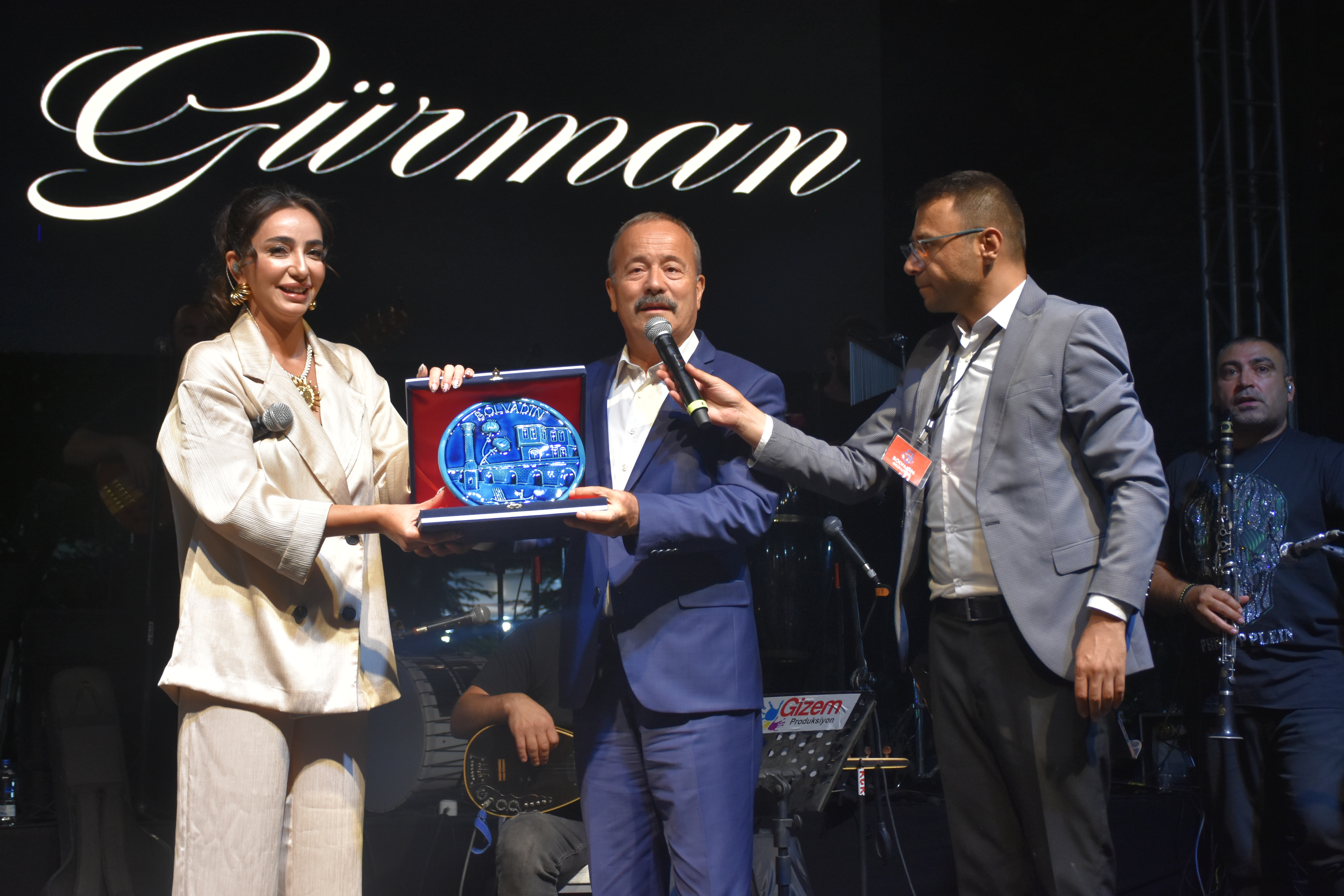 Sanatçı Öykü Gürman Afyonkarahisar'da Konser Verdi