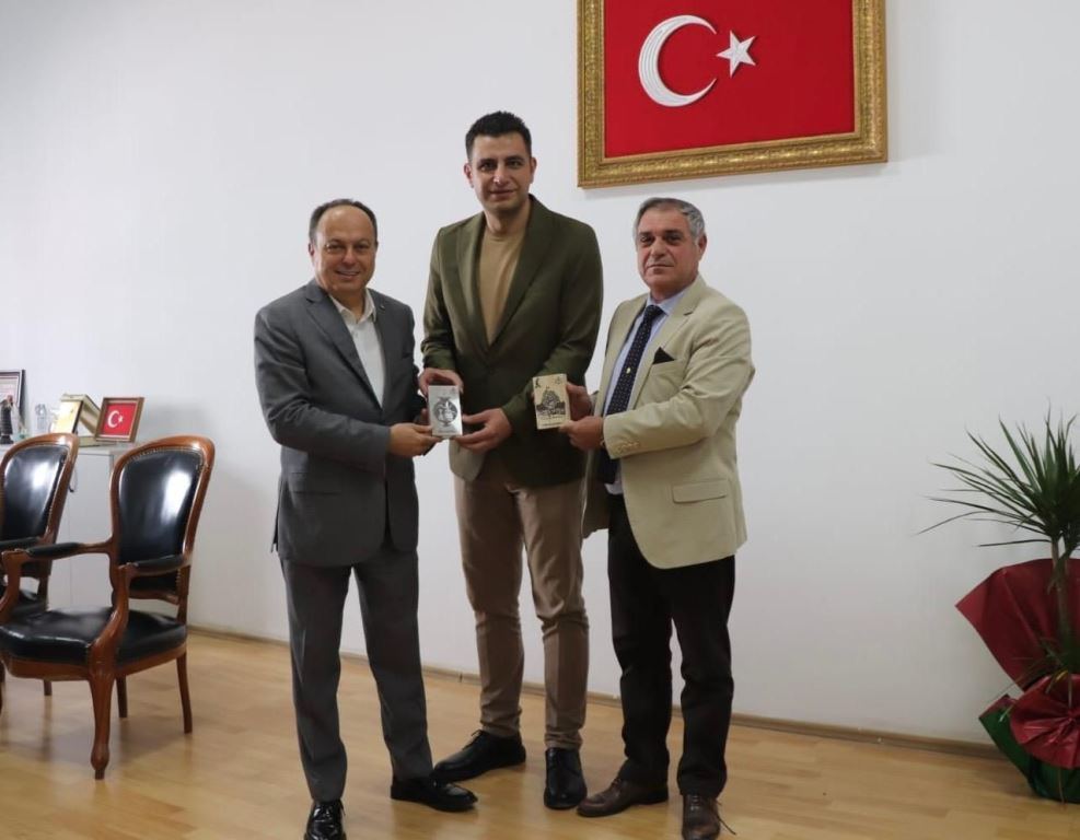 AEV BELEDİYE BAŞKAN YARDIMCILARINA HAYIRLI OLSUN ZİYARETİNDE BULUNDU