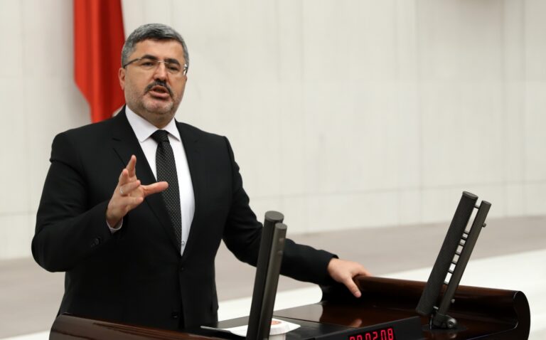 ÖZKAYA "AK PARTİ ERDEMLİLER HAREKETİ OLARAK YOLA ÇIKTI"