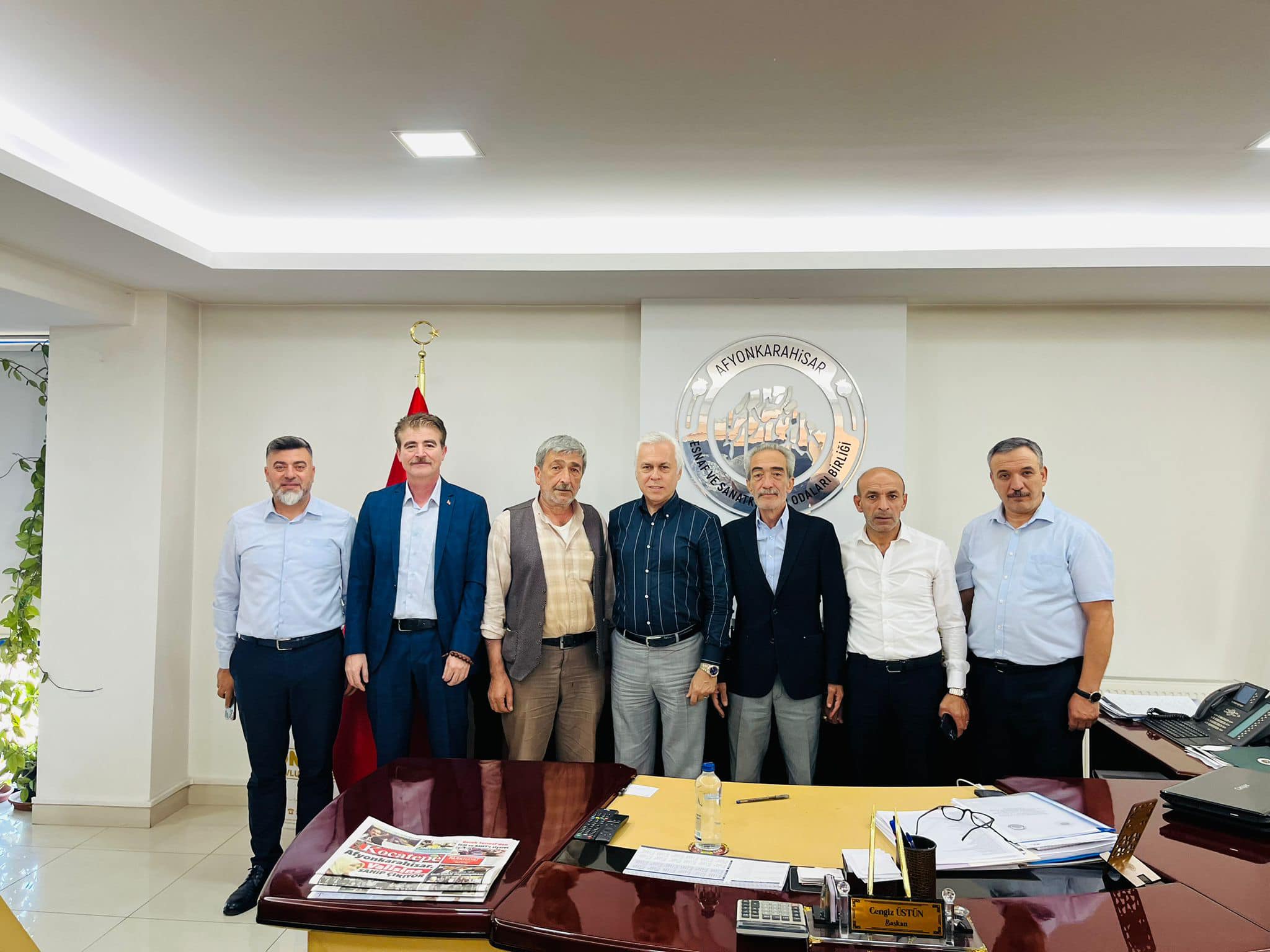 BAŞKAN ÜSTÜN'Ü ZİYARET ETTİLER
