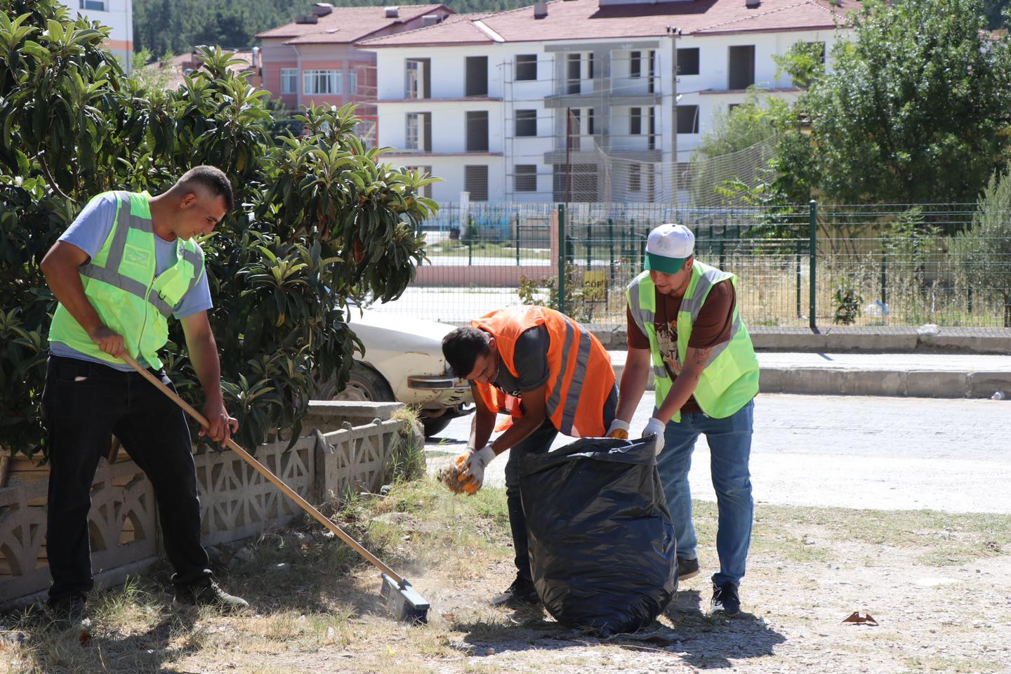 Dinar Belediyesi'nden Temiz Çevre İçin Yoğun Çalışma