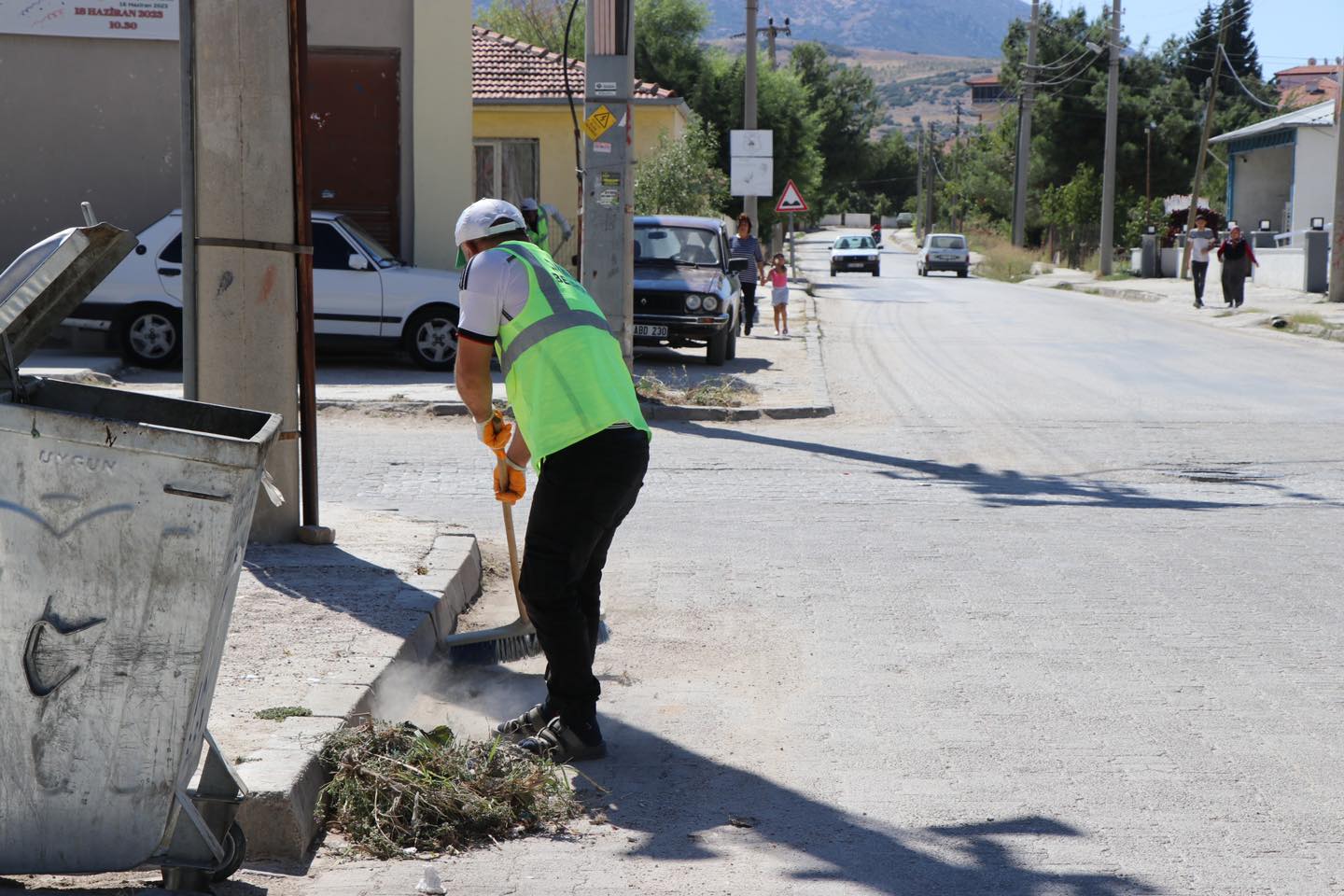 Dinar Belediyesi'nden Temiz Çevre İçin Yoğun Çalışma