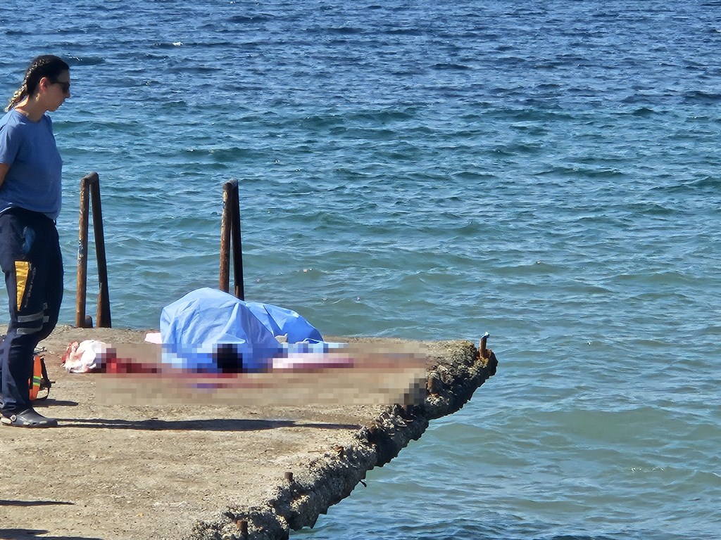İSKELEDEN DENİZE ATLARKEN DİBE ÇAKILDI, HAYATINI KAYBETTİ