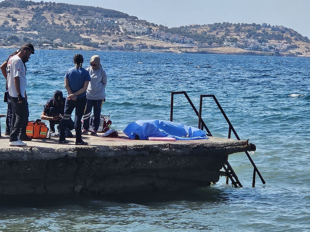 İSKELEDEN DENİZE ATLARKEN DİBE ÇAKILDI, HAYATINI KAYBETTİ