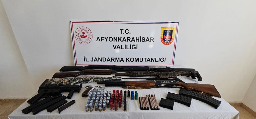 AFYON'DA BASKIN YAPILAN EVDEN MP 5 ÇIKTI