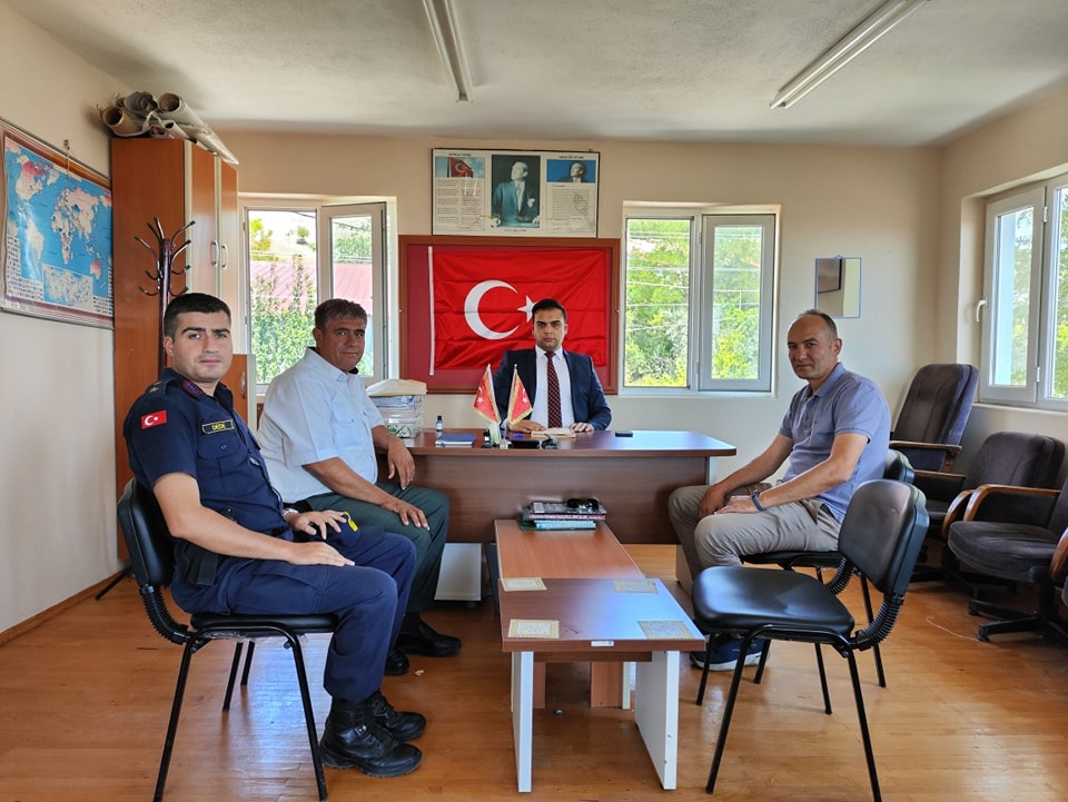 Kısa Sürede Vatandaşın Takdirini Topladı Kaymakam Türk Kozluca Köyünü Ziyaret Etti