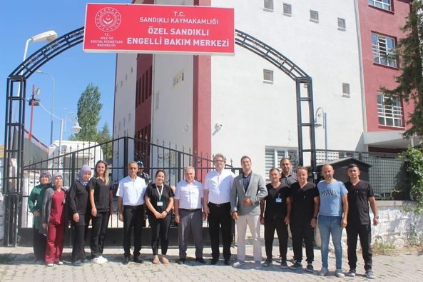 Kaymakam Duru Sandıklı Özel Bakım Merkezini Ziyaret Etti