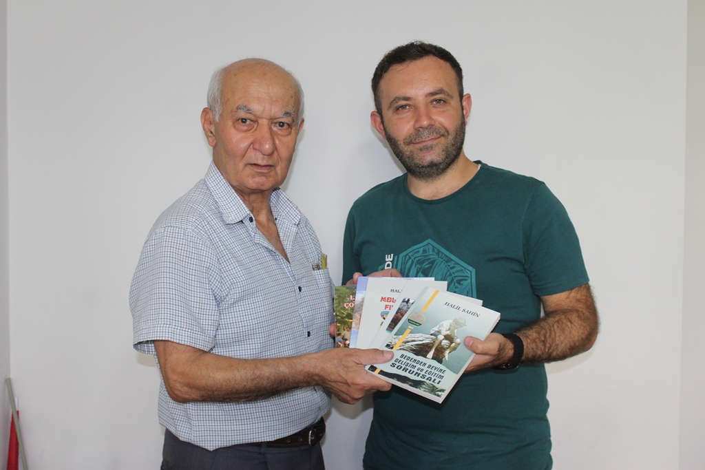 EĞİTİMCİ YAZAR ŞAHİN 7. KİTABINI OKURLARINA SUNDU