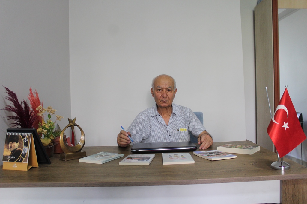 EĞİTİMCİ YAZAR ŞAHİN 7. KİTABINI OKURLARINA SUNDU