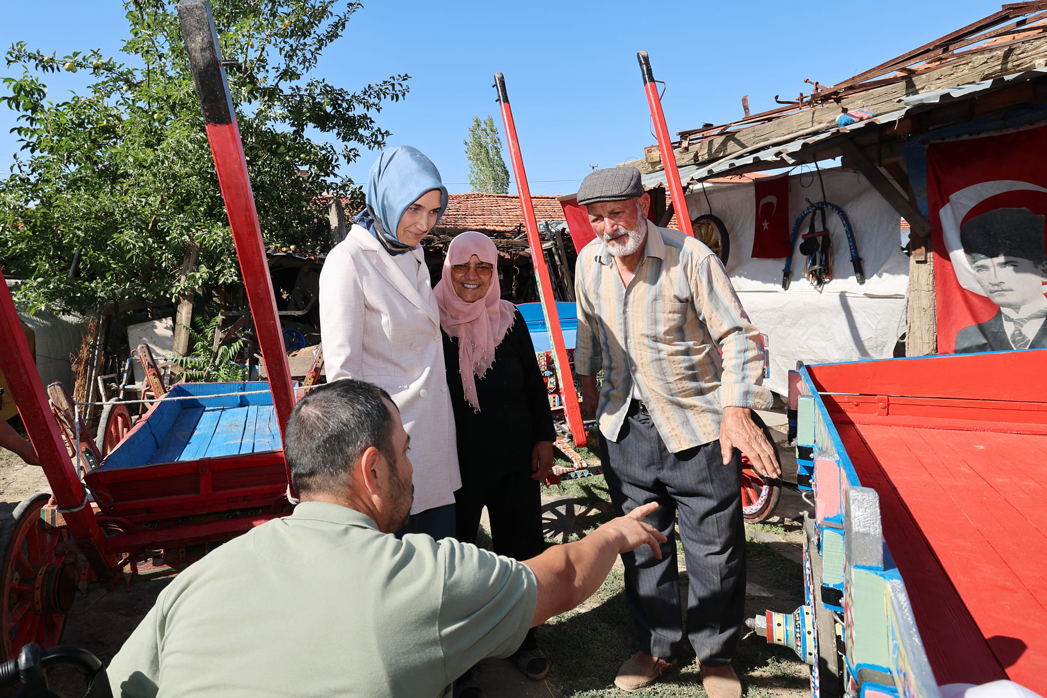 VALİ YİĞİTBAŞI, 75 YAŞINDAKİ MARANGOZ USTASI RÜŞTÜ DENİZ'İN ATÖLYESİNİ ZİYARET ETTİ