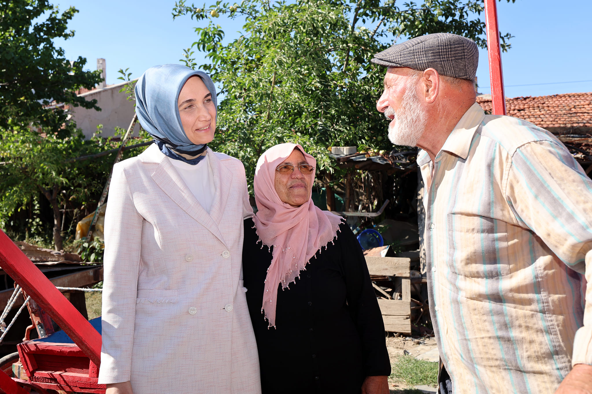 VALİ YİĞİTBAŞI, 75 YAŞINDAKİ MARANGOZ USTASI RÜŞTÜ DENİZ'İN ATÖLYESİNİ ZİYARET ETTİ