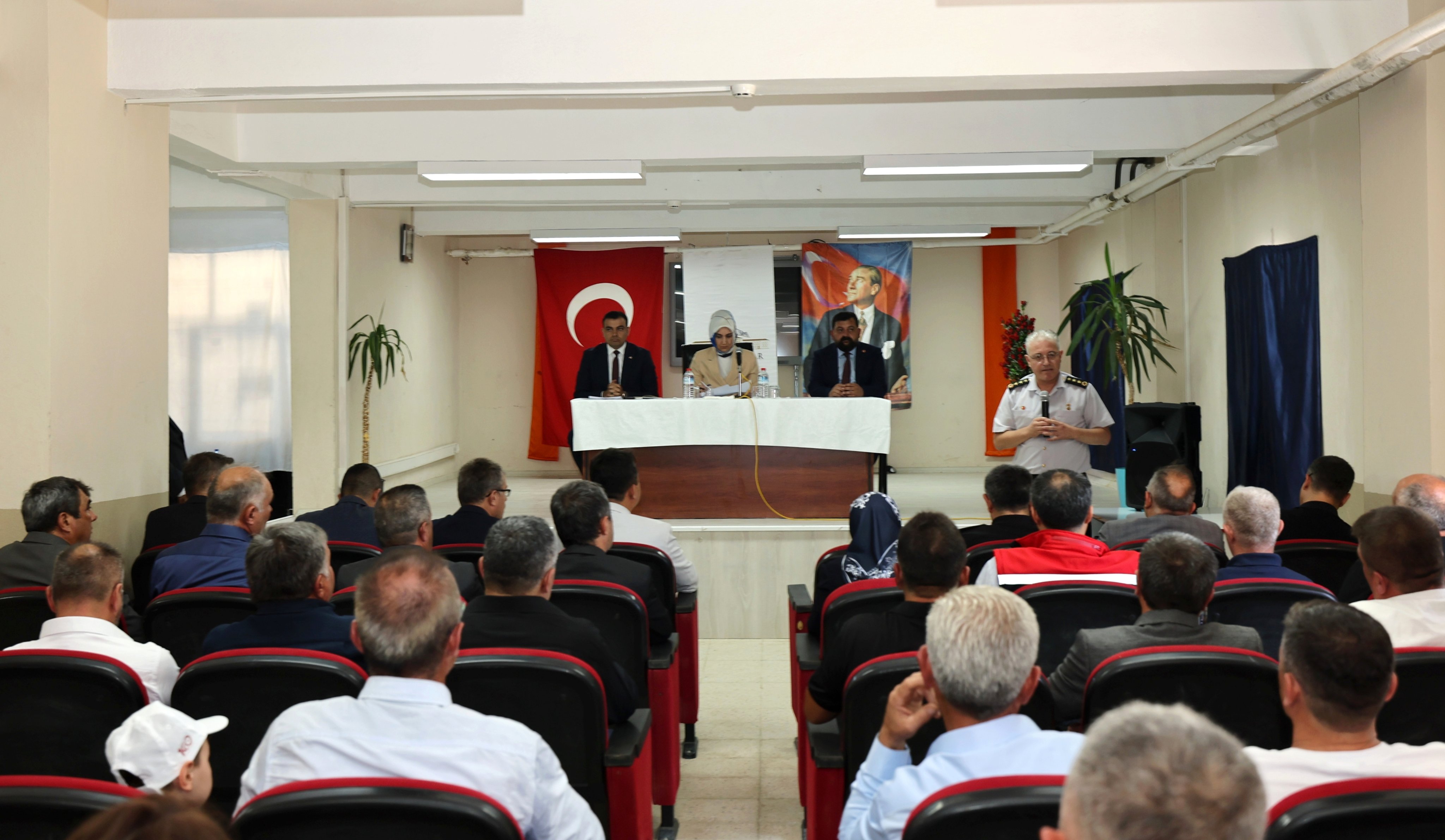 VALİ YİĞİTBAŞI MUHTARLARLA BİR ARAYA GELDİ