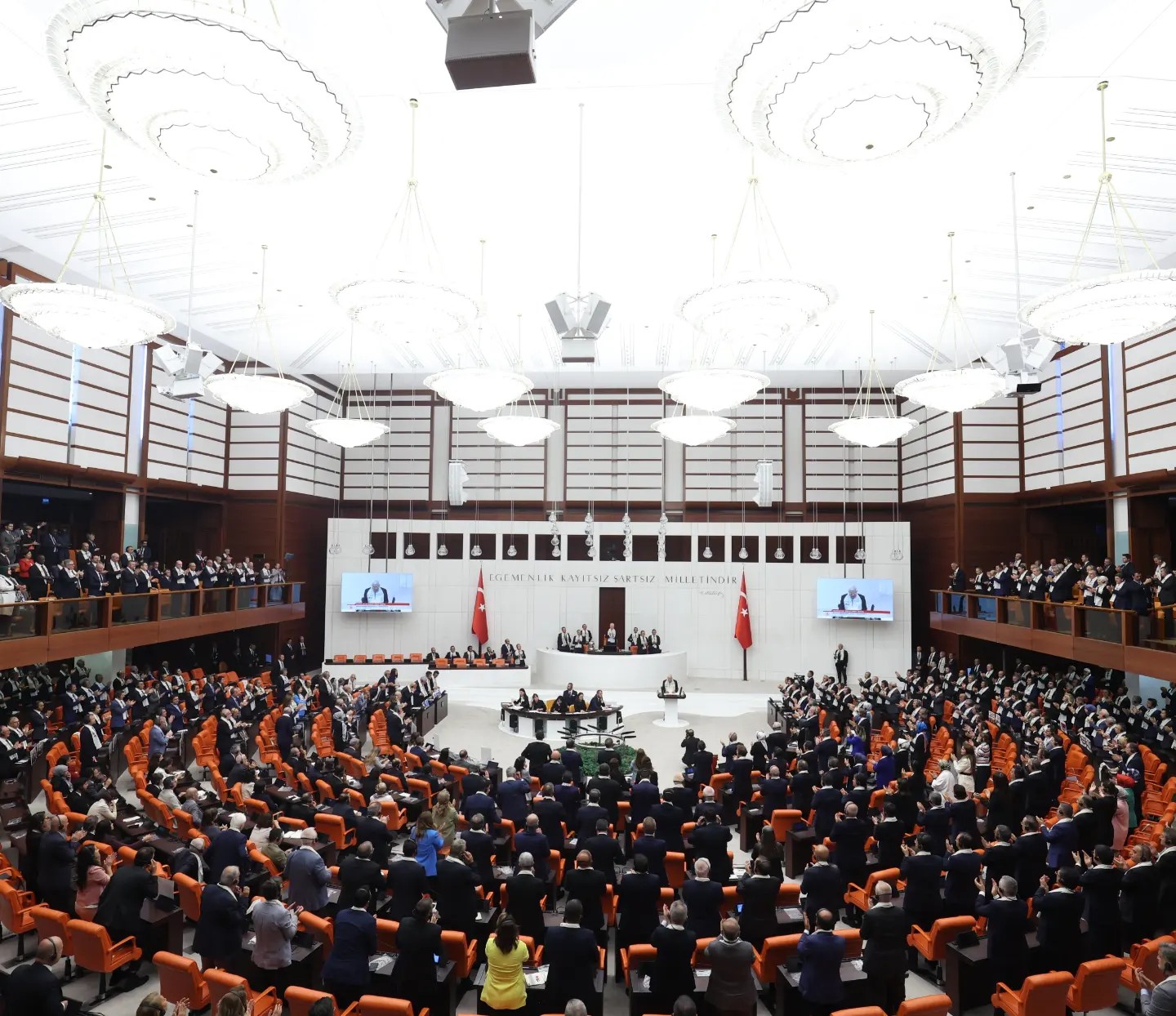 TAYTAK  FİLİSTİN LİDERİ ABBAS'I TBMM SIRALARINDAN DİNLEDİ