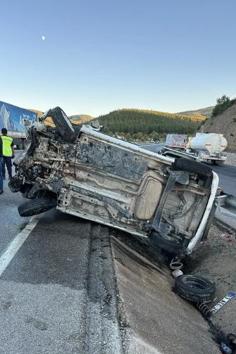 AFYON'DA TAKLA ATAN OTOMOBİL'DEN ÇOK SAYIDA YARALI ÇIKTI