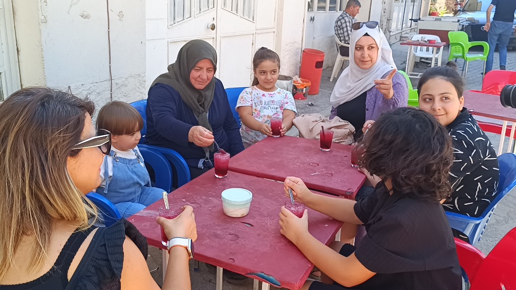 AFYONKARAHİSAR'DA KAR ŞERBETİ SERİNLETİYOR