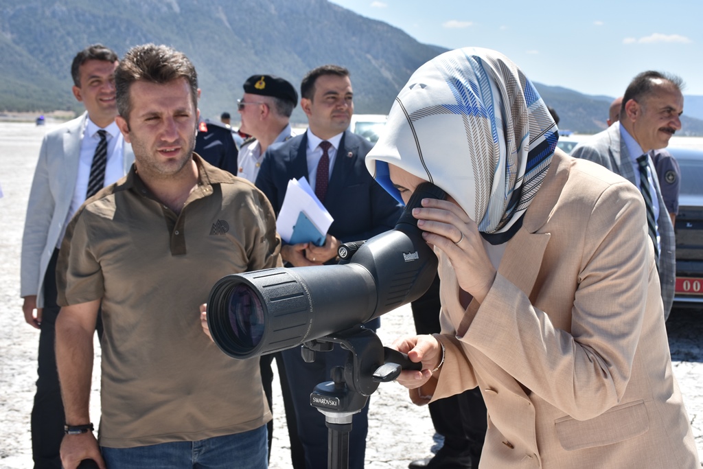 KUŞ CENNETİ OLARAK BİLİNEN ACIGÖL FLAMİNGOLARLA BİR BAŞKA GÜZEL