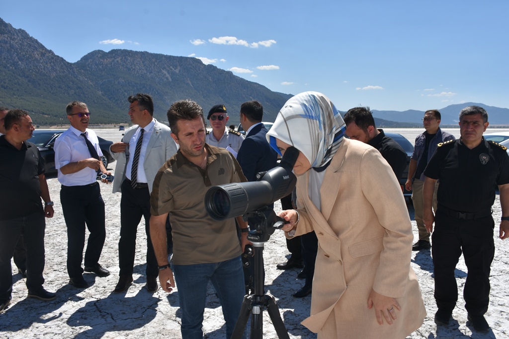 KUŞ CENNETİ OLARAK BİLİNEN ACIGÖL FLAMİNGOLARLA BİR BAŞKA GÜZEL